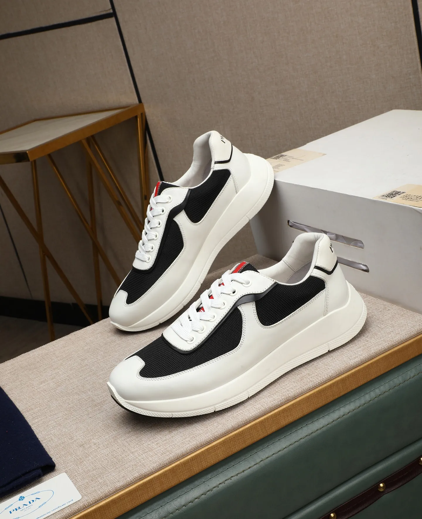Men's shoes 💰600 Top quality New hot models on the official website, timeless for a century, 🆘 Trendy brand (Prada) mainly promotes hot models, avant-garde and versatile fashion men's shoes private version molding, cowhide surface splicing 1:1 oil edge treatment... fashionable and simple, original imported cowhide lining cowhide feet; the atmosphere and personality are more fashionable, eye-catching and pursuing class, it will subvert the old idea and be a must-have for fashion trendsetters with you! Must keep it for yourself! High-end comfort, high-end quality workmanship. Size: 38-44 Various colors available. full package